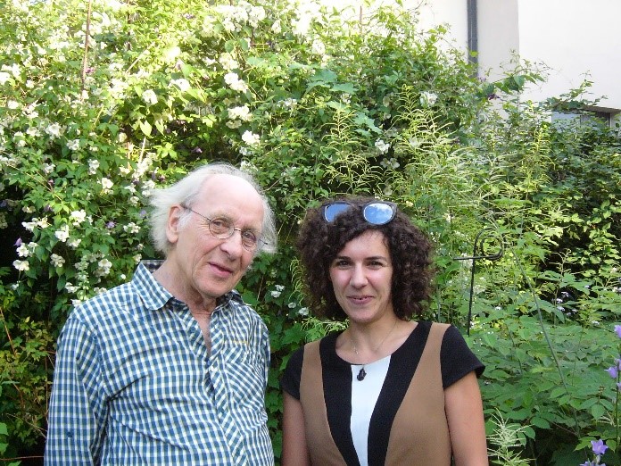 Image of Íris Sampaio (right) with Dr. Manfred Grasshoff (left) at Senckenberg Museum, Frankfurt, Germany 